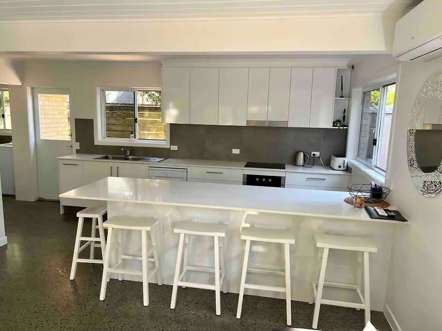 Beach Life - 3 Bedroom Duplex, 80 Steps To Mermaid Beach Gold Coast 0*,  Australië