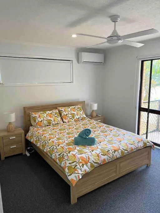 Beach Life - 3 Bedroom Duplex, 80 Steps To Mermaid Beach Голд-Кост Австралия