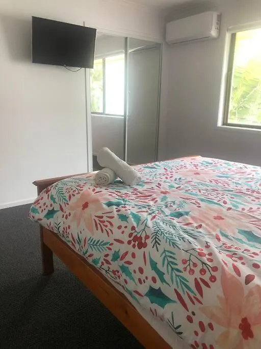 Beach Life - 3 Bedroom Duplex, 80 Steps To Mermaid Beach Голд-Кост 0*,  Австралия