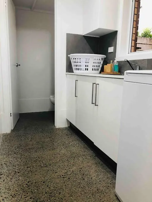Beach Life - 3 Bedroom Duplex, 80 Steps To Mermaid Beach Голд-Кост